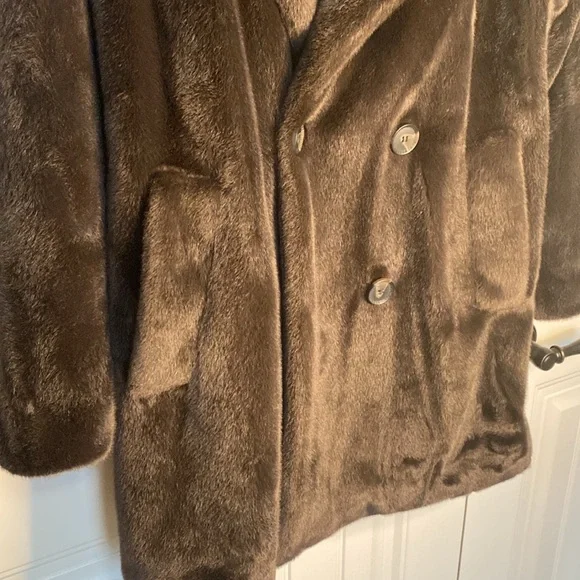 BCBG Maxazria Faux Fur Coat! Brand New! - Picture 3 of 6